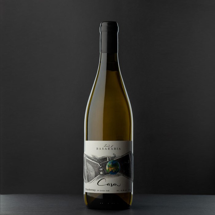 The finished Casa label on the bottle