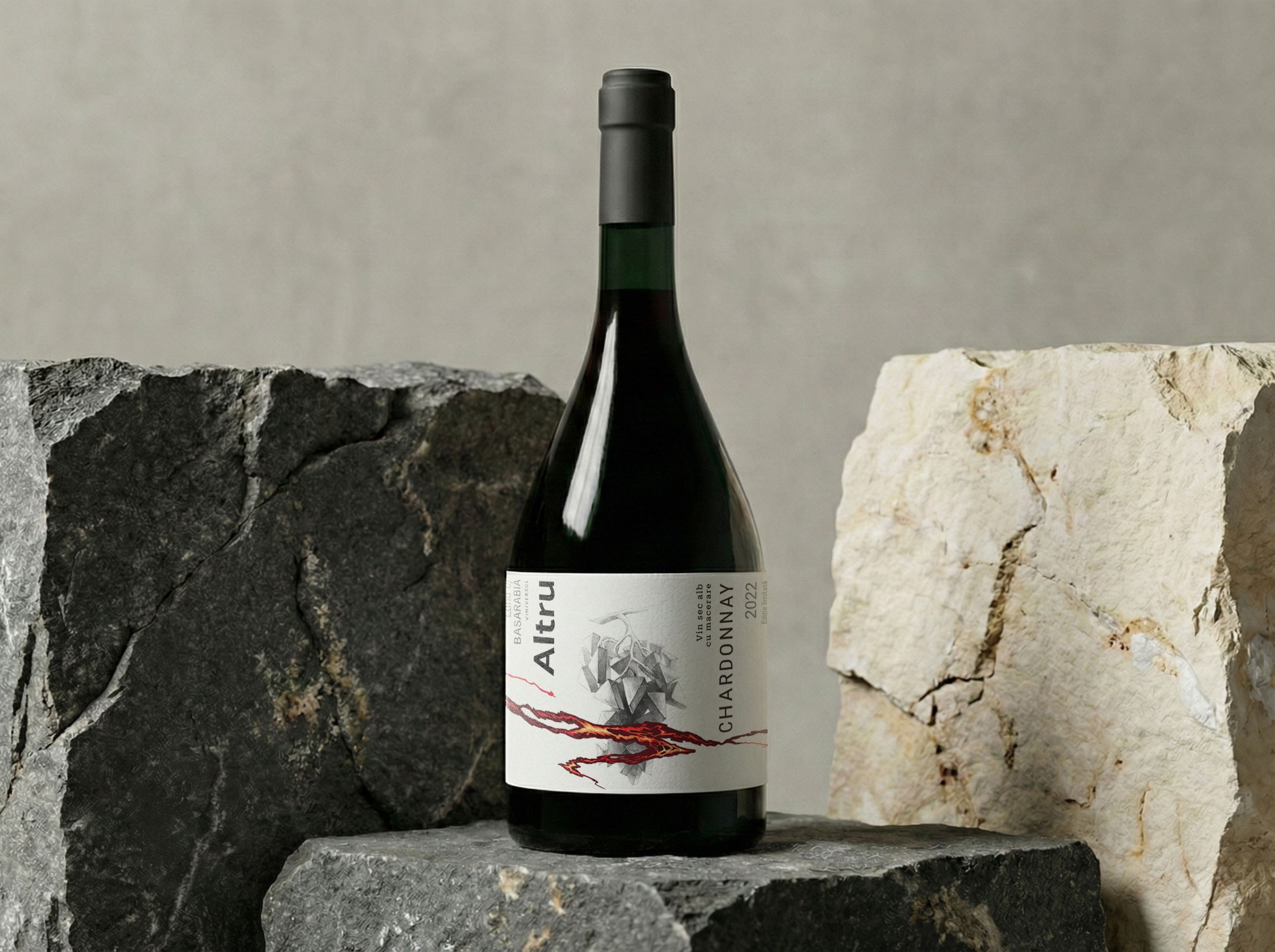 The Altru bottle resting in its gift box