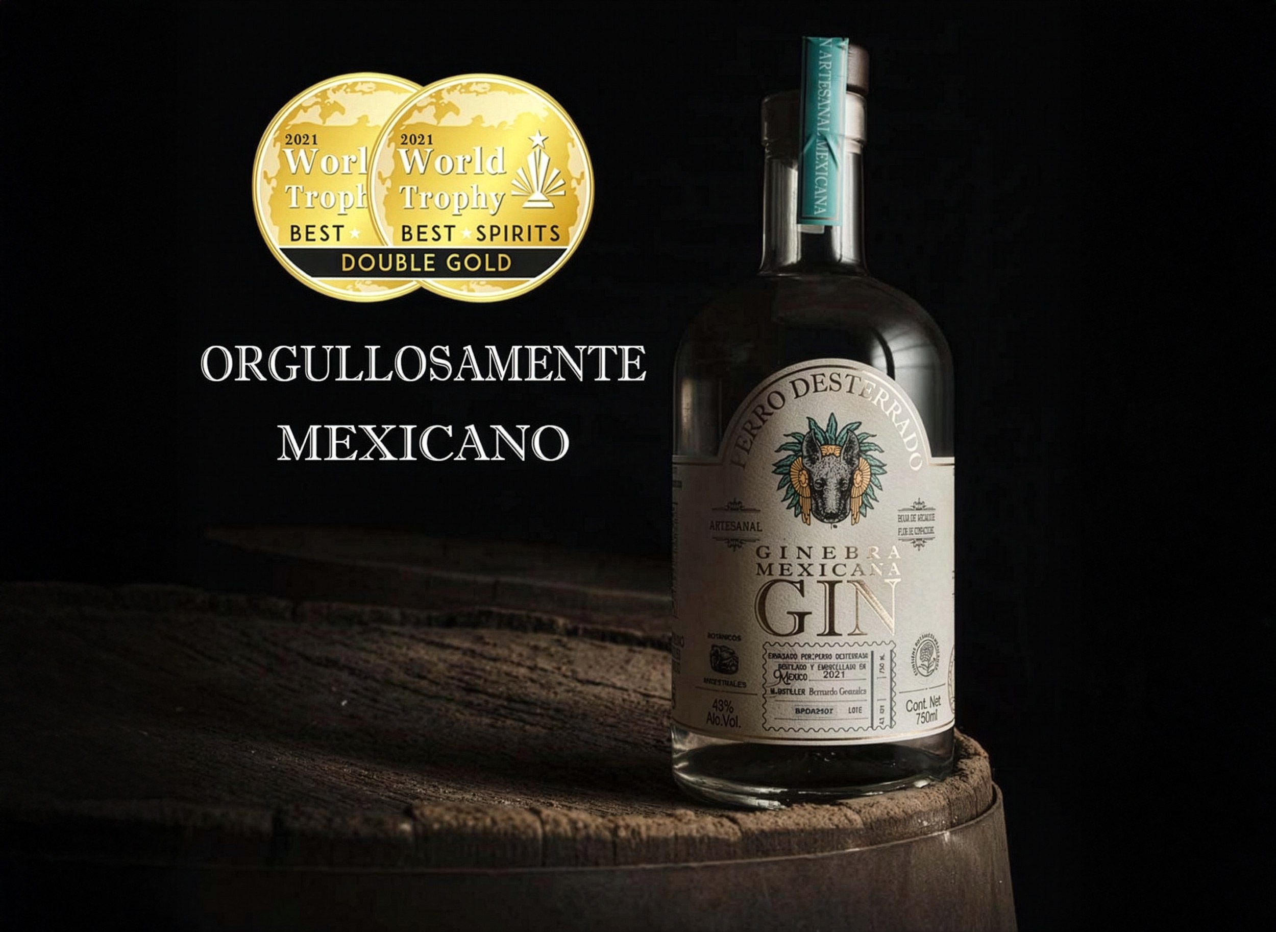The bottle beside its 2021 World Trophy Double Gold medals, Orgullosamente Mexicano